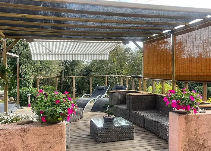 Chez Chris Mare & Macchia Homestay