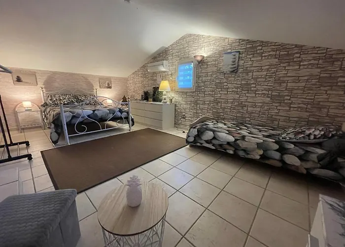 Homestay Chez Chris Mare & Macchia *